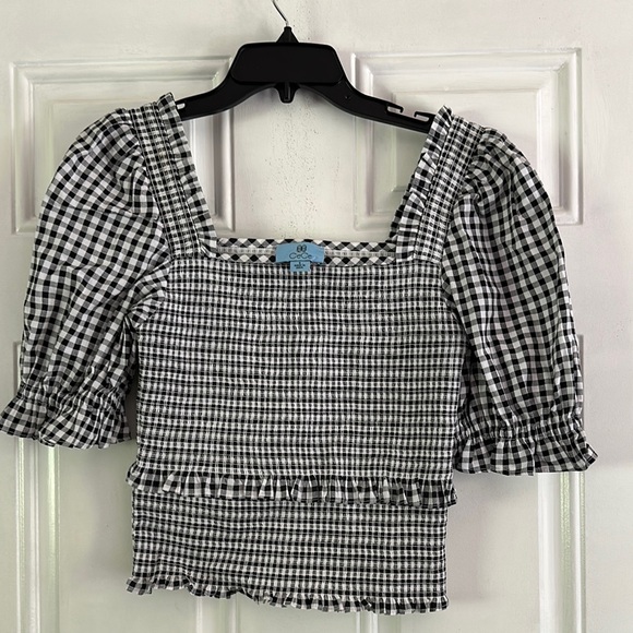 CeCe Tops - Cece Black and White Puff Sleeve Smocked Crop Blouse Sz Small P2P 13.5”